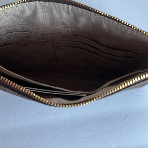 NWT Michael Kors Large Zip Clutch - Picture 5 of 10